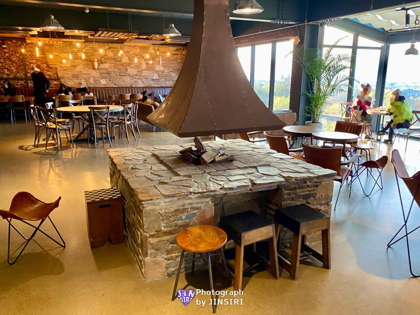 ๋ผํ๋๋ ํ
์ด๋ธ