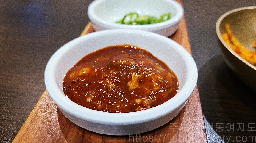 청와옥-사당직영점-밑반찬-어리굴젓