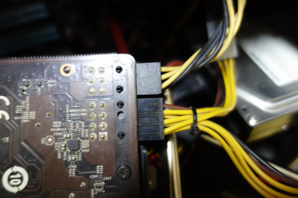 보조전원 케이블 2개 연결 완료 상태 사진