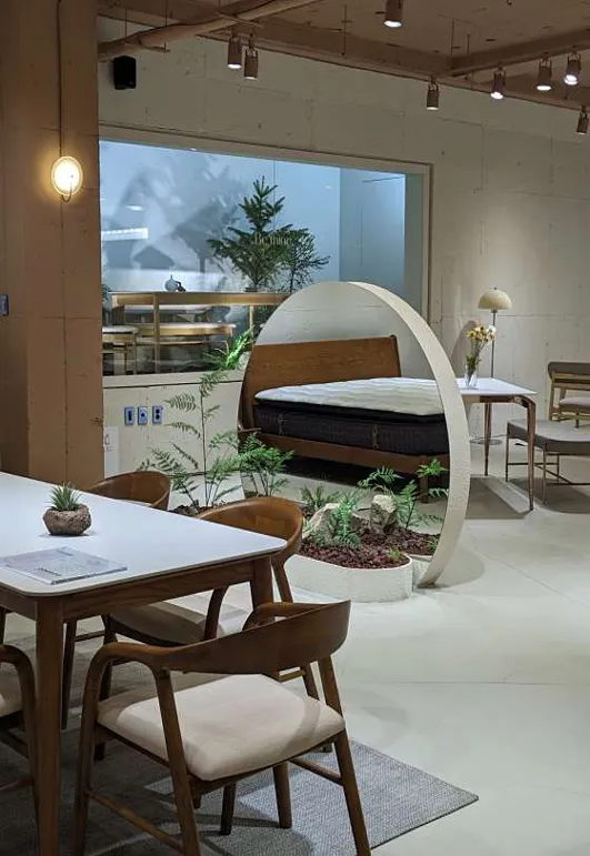 라미에스 인 더 그로브스토어