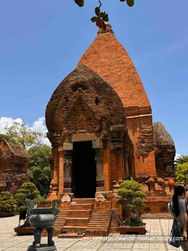 나트랑 여행 완벽 가이드: 호텔, 맛집, 쇼핑, 스파, 그리고 그랩과 인드라이브 택시 , 포나가르