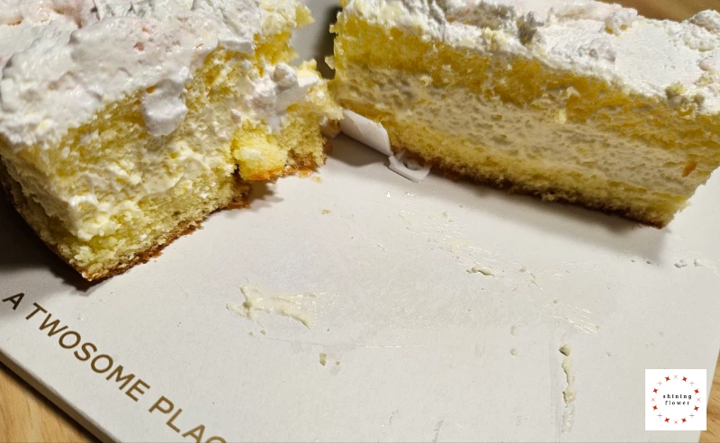 생딸기 우유 듬뿍 생크림 케이크-자른 단면