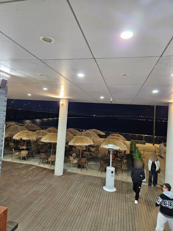 롱비치카페 계단