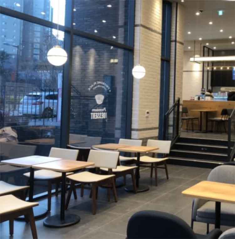 투썸 플레이스 매장 내부