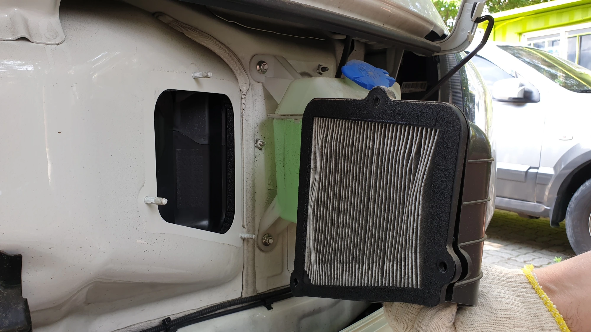 에어컨필터 커버 고정하는 위치