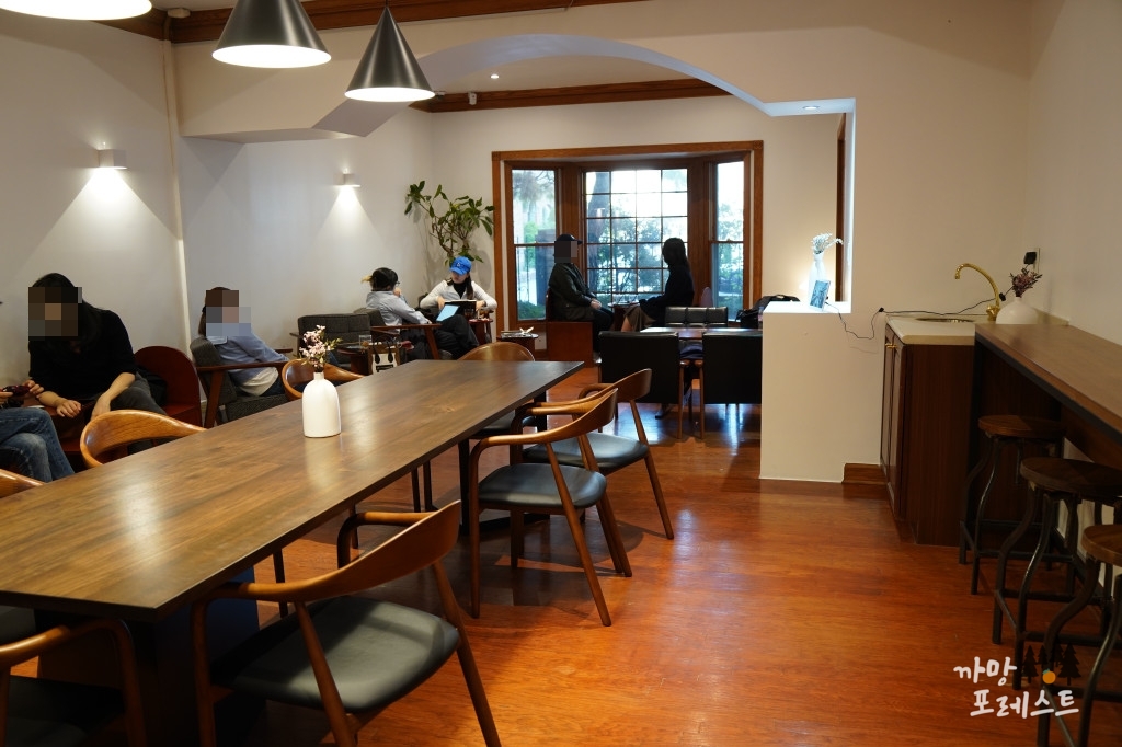 포스톤즈 커피 로스터스 내부