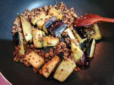 볶은 고기와 가지