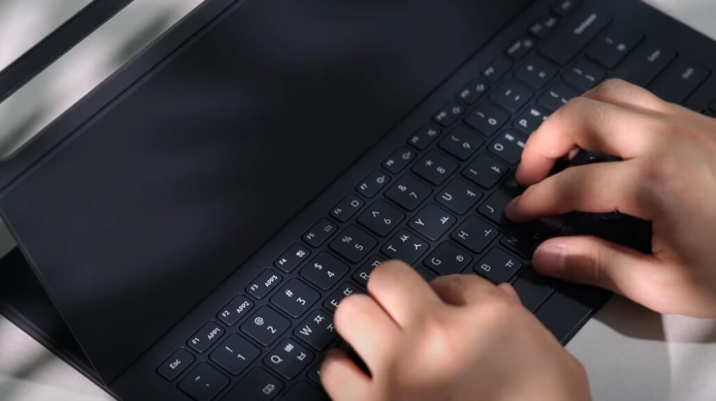 갤럭시탭 S11 학생 필기 활용 사진