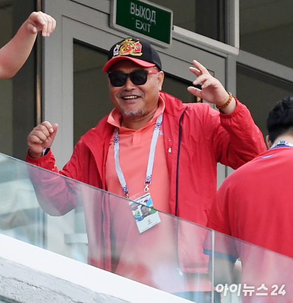 사진은 2018 러시아 월드컵 F조 조별리그 대한민국과 스웨덴의 경기를 관람 중인 김흥국. [사진=정소희 기자 ]