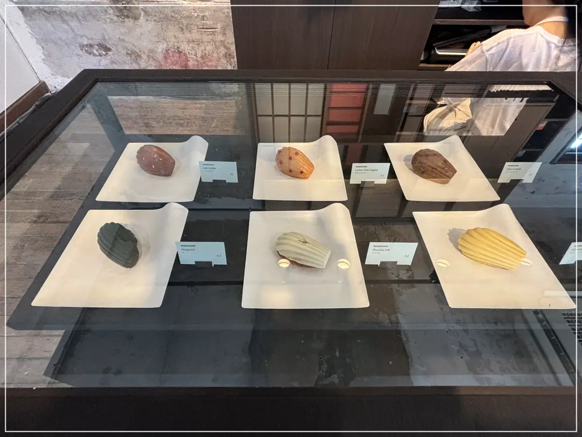 마녹-안국역-카페-내부-마들렌-종류-사진