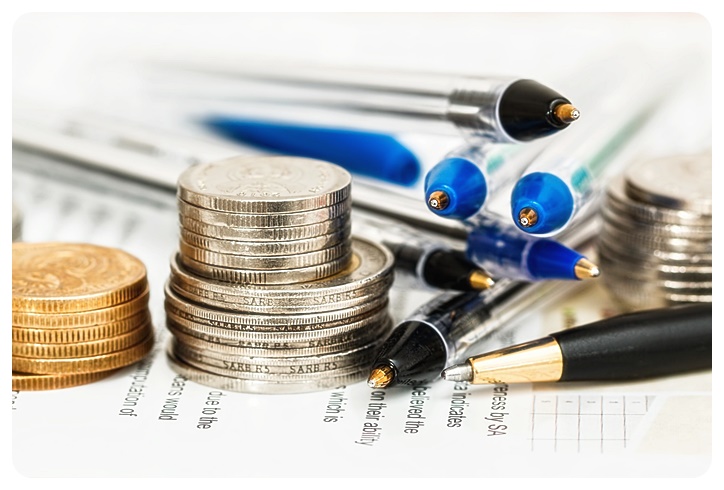 서류&amp;#44; 동전&amp;#44; 볼펜