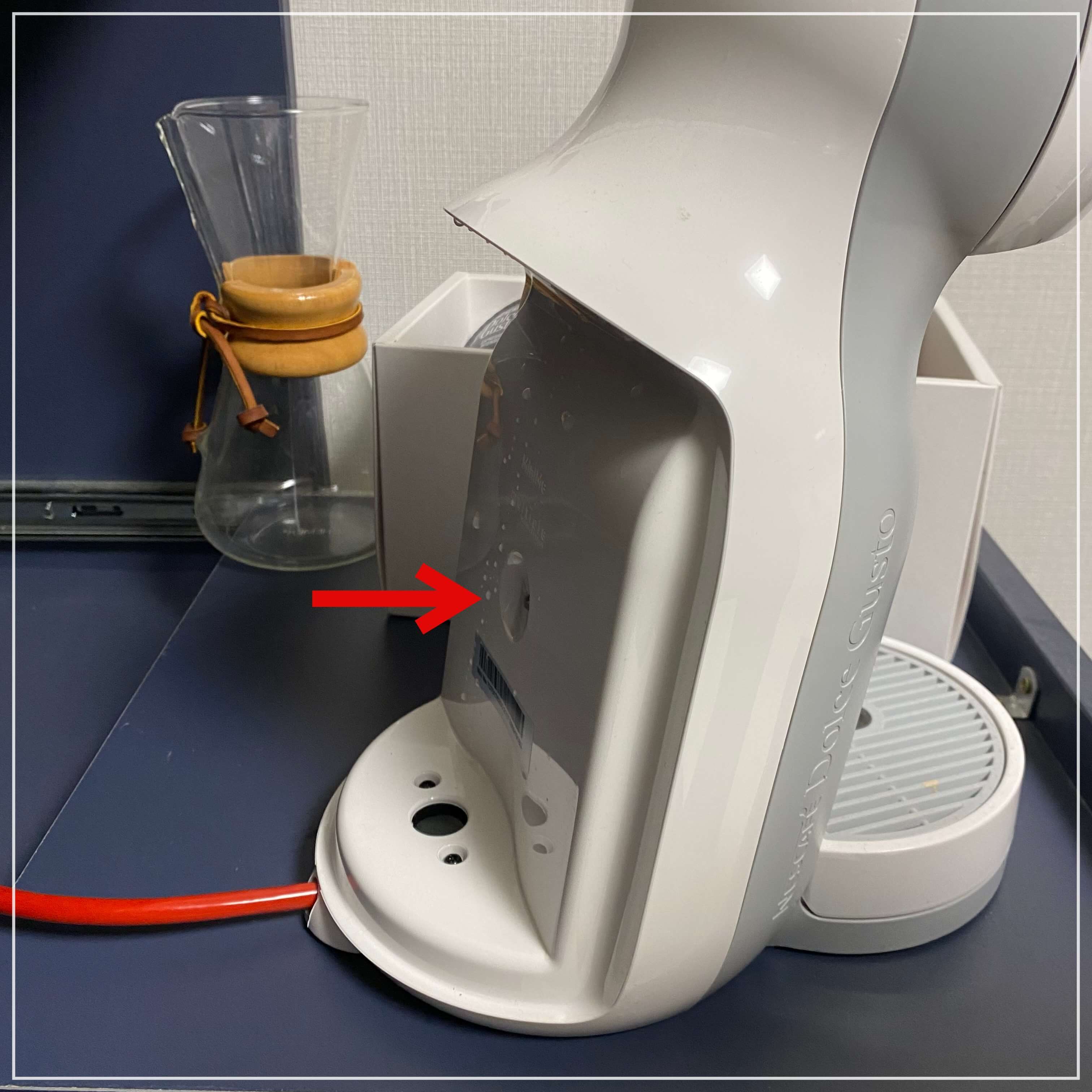 커피가-토출되는-노즐을-청소하는-도구-위치