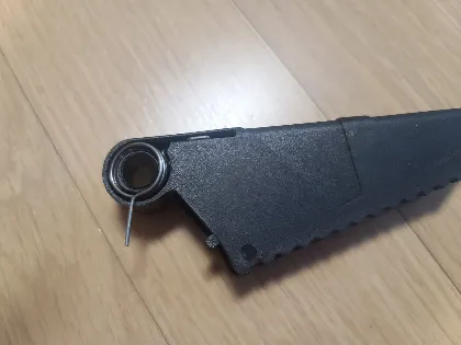 무선 충전식 전기톱 조립방법