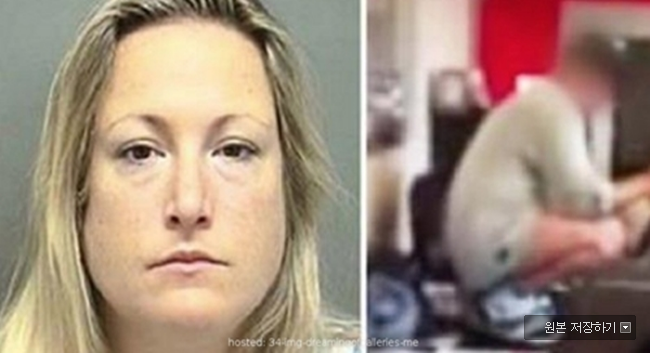 직장상사의 책상에 아주 큼지막하게 대변을 본 멋있는 여성