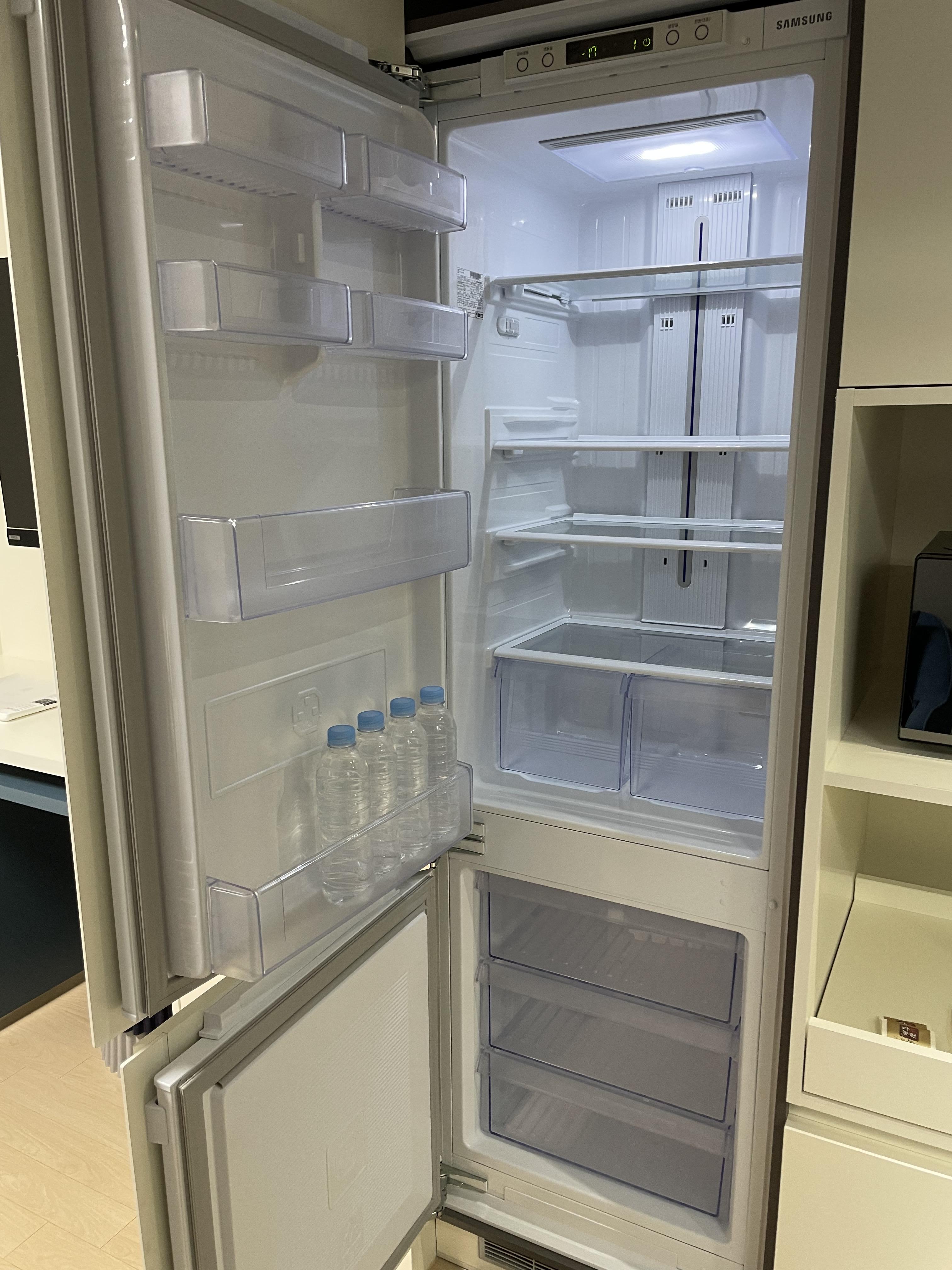 1박에물2개씩준비되어있다./큰냉장고&냉동실