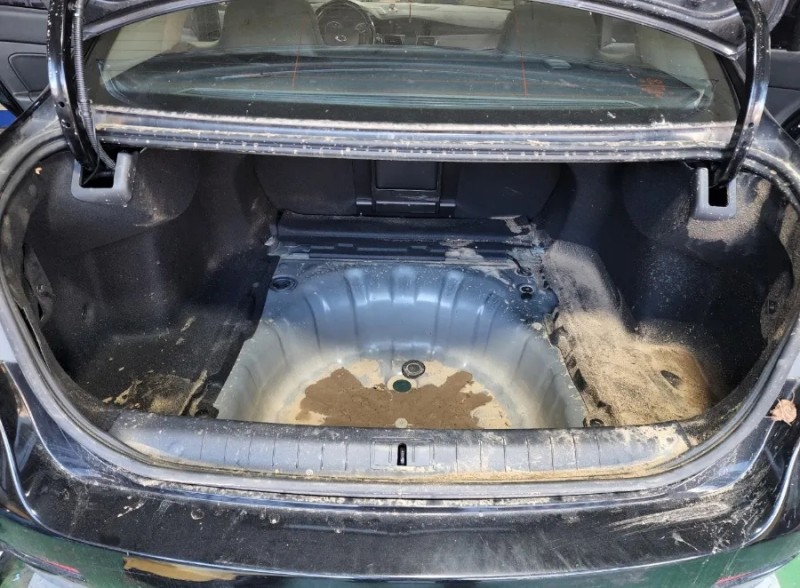 트렁크 내 스페어 타이어 공간 사진 2