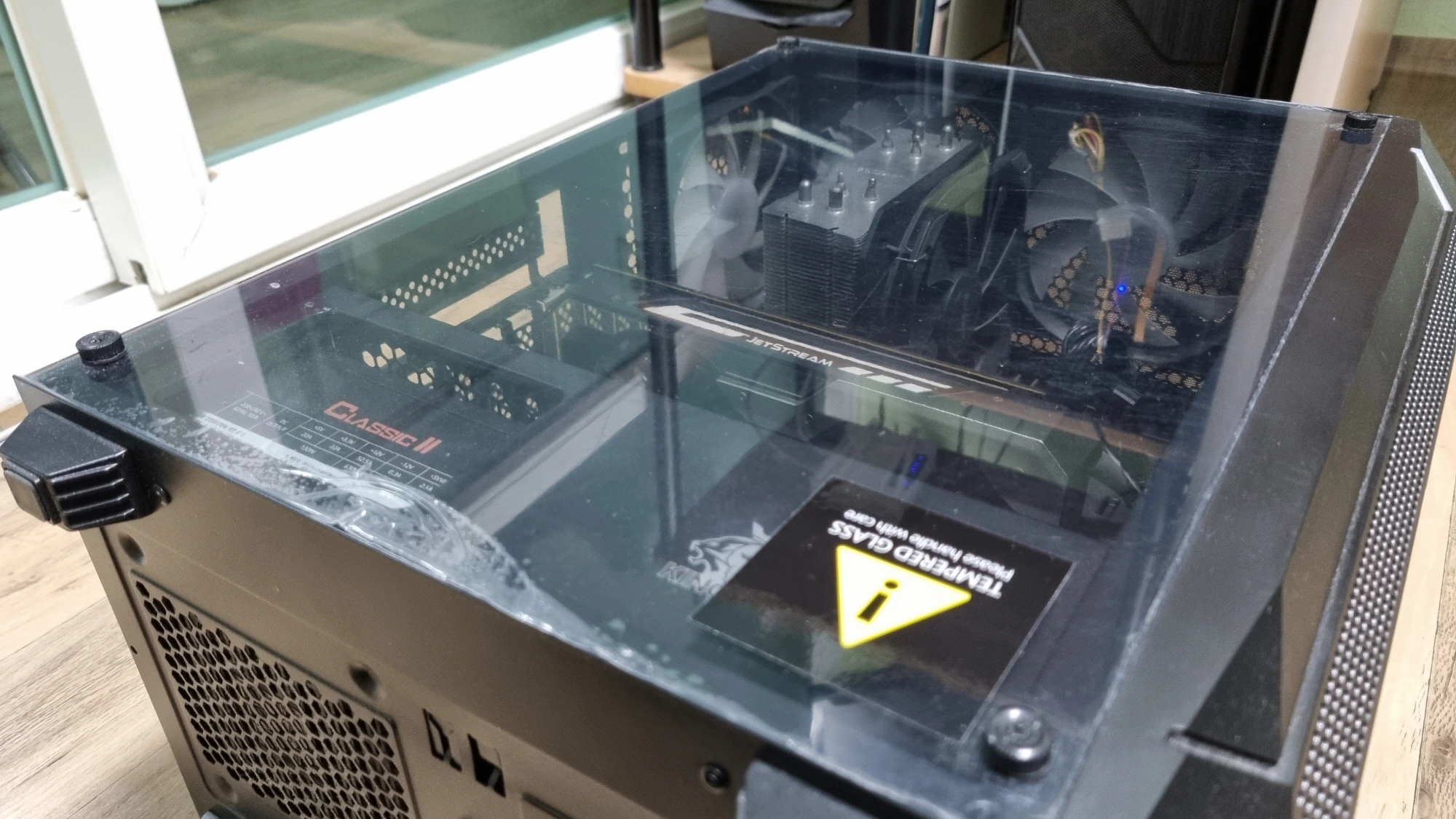 컴퓨터 본체 커버 여는 볼트