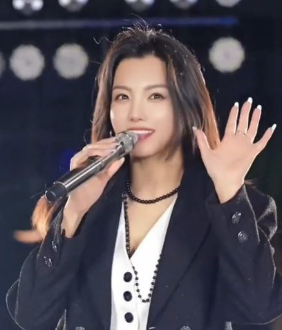 뮬란 중국가수 전화받아5