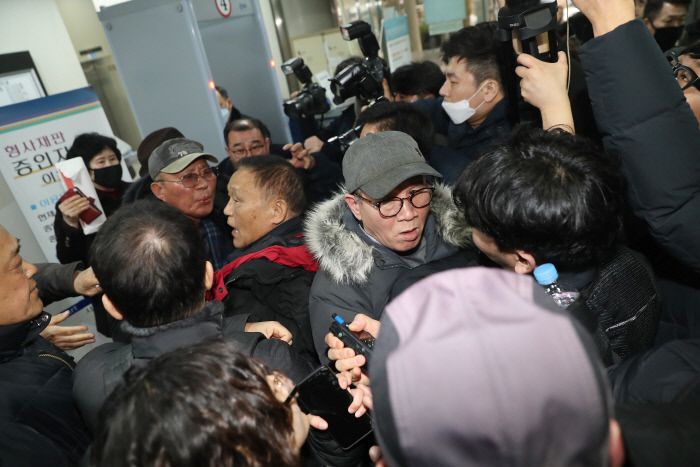 지만원 5&middot;18 북한군 주장 관련 자료