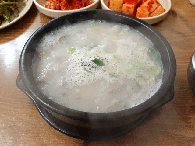 보글보글 한우물순대 국밥 맛있겠다.