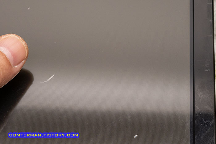 액정 패널 스크래치