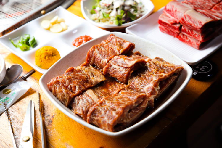 6시내고향 포천 김갑수, 장민호가 감탄하며 폭풍흡입한 이동갈비 소갈비 돼지갈비 숯불갈비 구이 맛집 추천