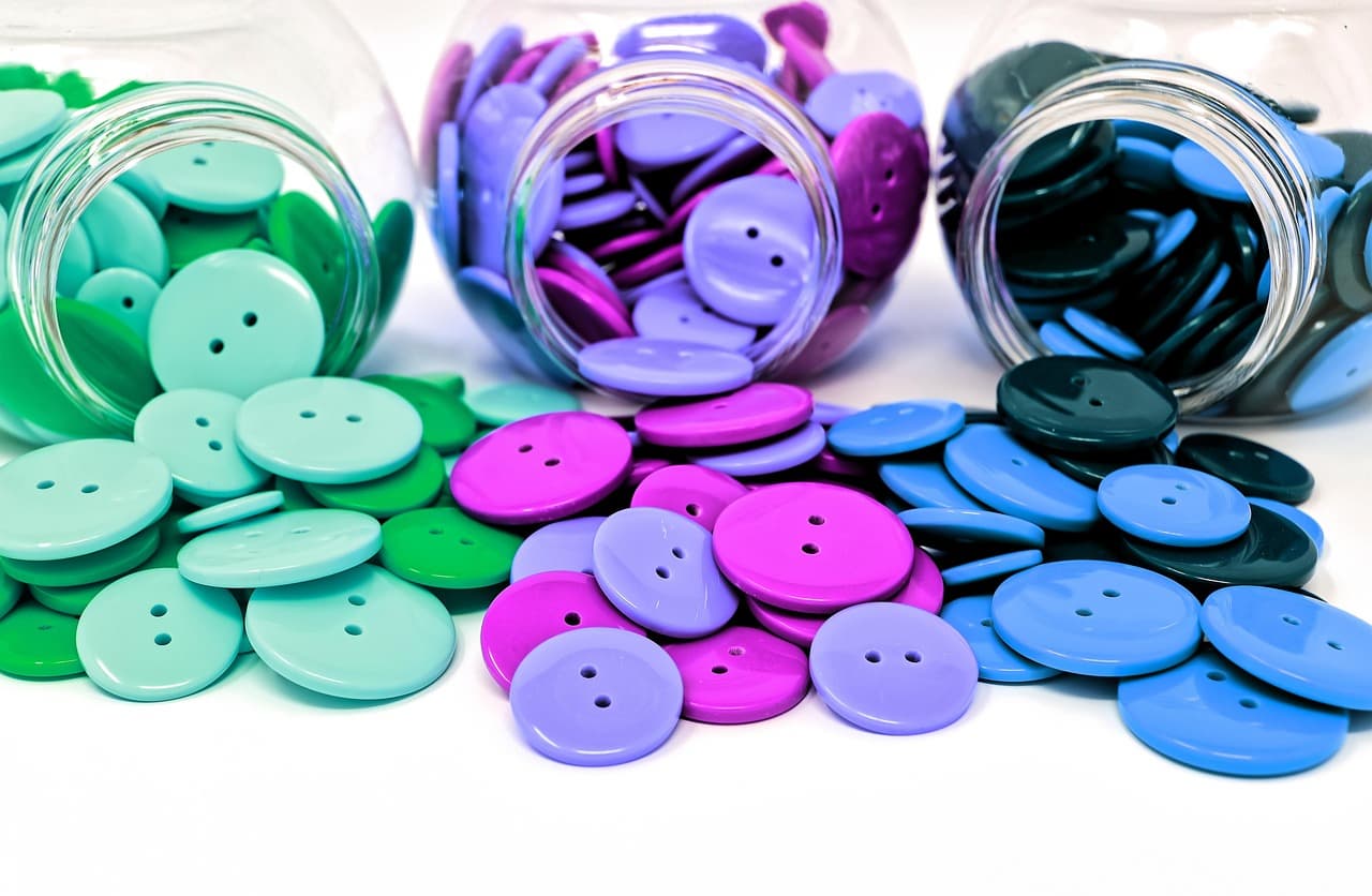 부자의 과시품에서 남녀를 구분하는 기준으로, 작은 단추