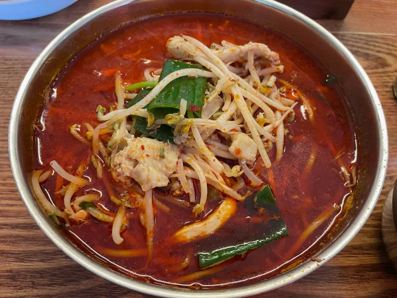 빨간 닭개장 모습