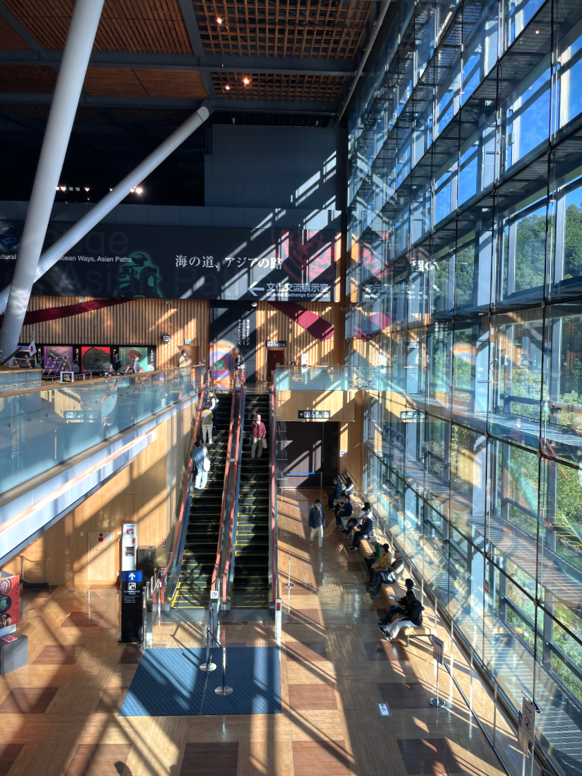 규슈국립박물관 실내유리측면 확대