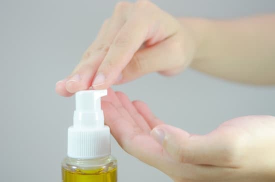 클렌징 오일 사용법: 깨끗한 피부를 위한 올바른 사용 방법