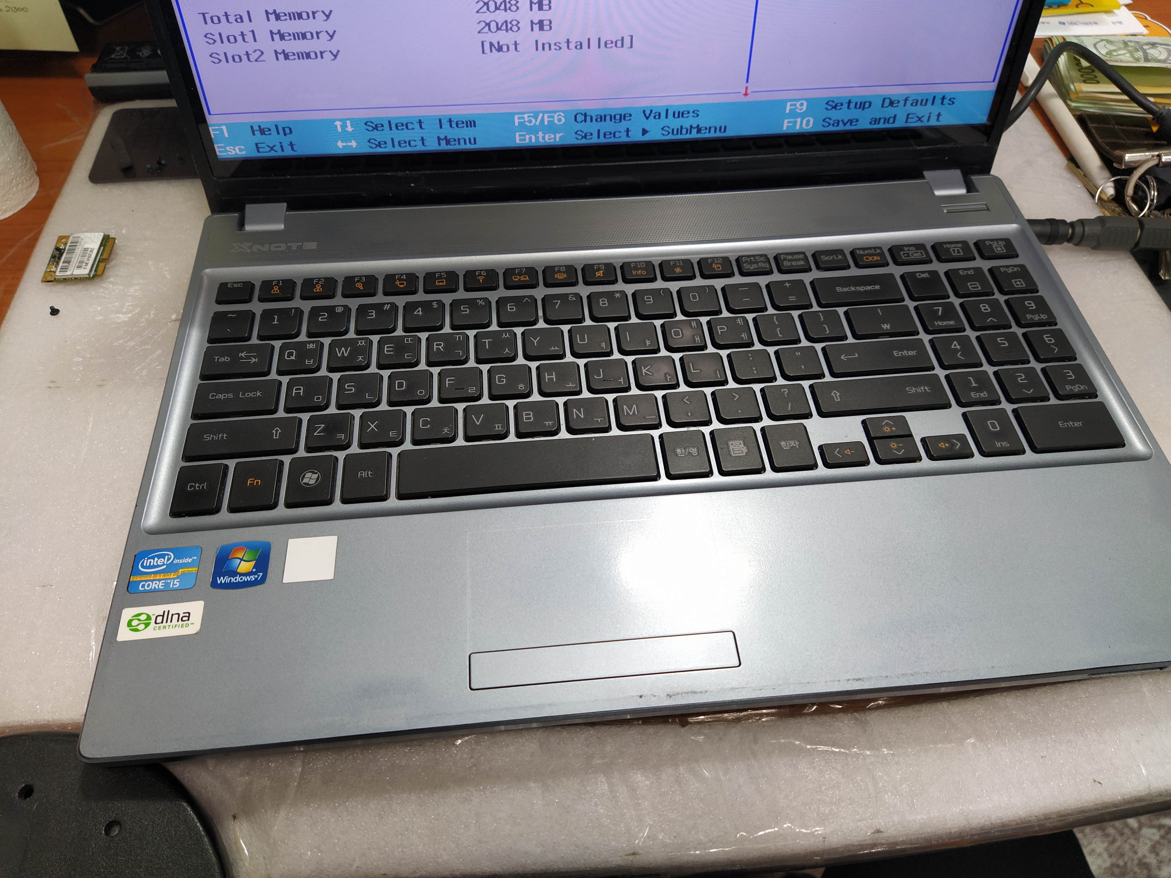 P530-GE3EK 분해하려면 키보드를 분해