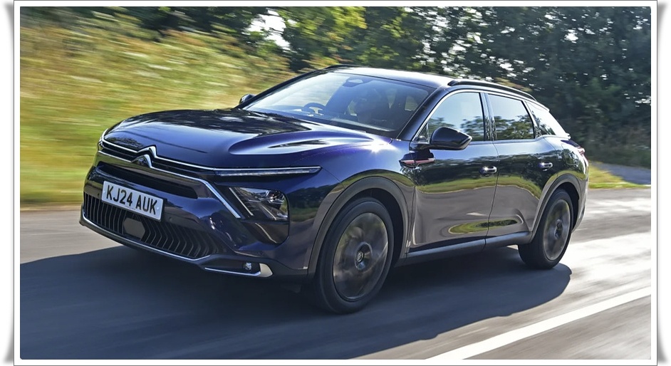 최신 시트로엥 C5 세단의 세련된 외관, 현대적 디자인과 프랑스 감성의 조화