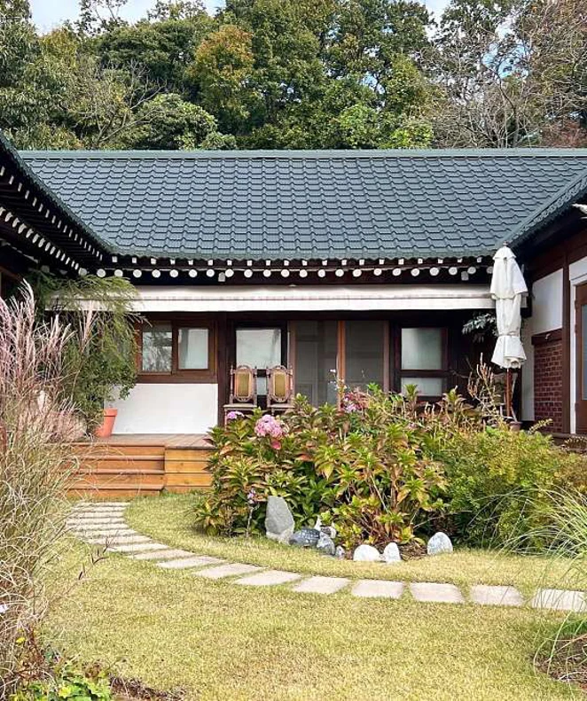 한옥펜션 휴휴당