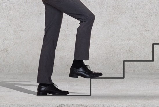 니트 활동 계단 오르기