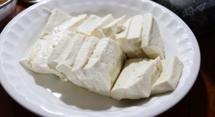 말랑한 연두부 vs 꽉 찬 단단한 두부, 영양가도 단단함만큼 차이 날까?