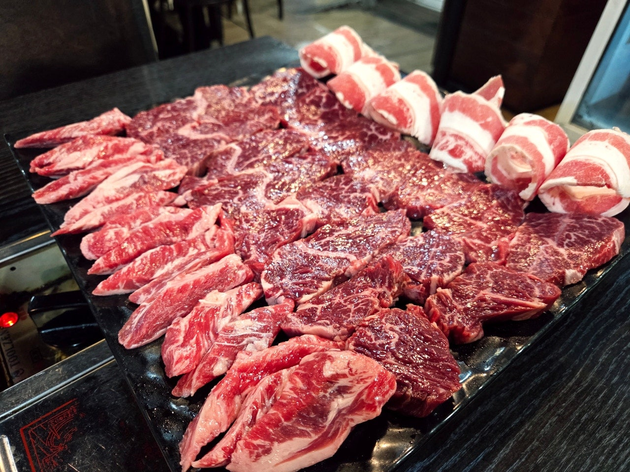 야구 끝나고 야장 감성 있는 엘지트윈스 술집 찾는 사람
단체 모임도 OK, 회식 장소로 회식하기 좋은 고깃집 찾는 직장인
서울 한복판에서 소고기 세트메뉴 추천 받을 만한 곳 찾는 미식러
고기엔 숯불이지! 서울 숯불 고기집 매니아
잠실새내나 신천 쪽에서 ‘가성비+분위기’ 다 잡은 찐맛집 찾는 사람