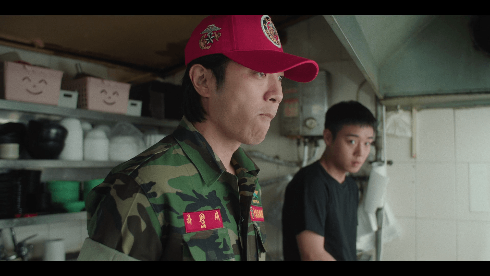 드라마 취사병 전설이 되다 5화 강성재 이병이 해병대 정신 콘셉트 가게에서 적정 온도로 고구마 튀김을 튀기는 장면