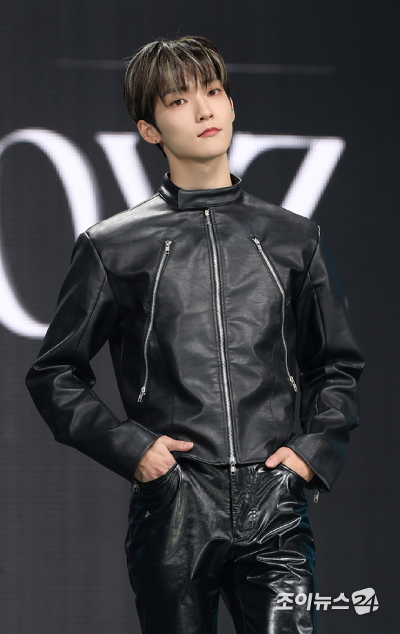 그룹 더보이즈 케빈이 20일 오후 서울 광진구 예스24라이브홀에서 진행된 더보이즈(THE BOYZ) 여덟 번째 미니앨범 '비 어웨이크(BE AWAKE)' 발매 기념 쇼케이스에 MC로 참석하고 있다. [사진=정소희 기자]