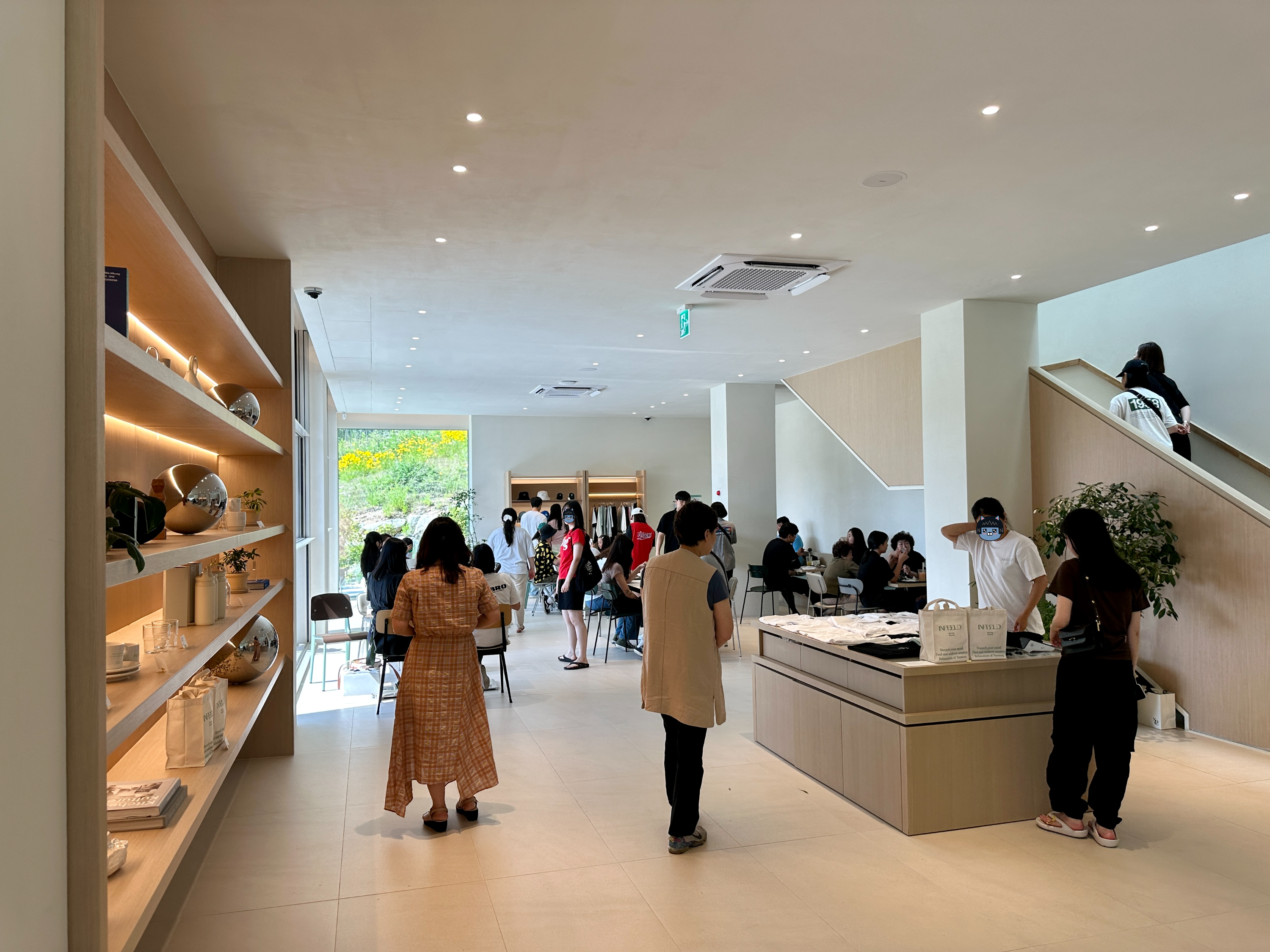 춘천 손흥민 카페 인필드 INFEELD 내부