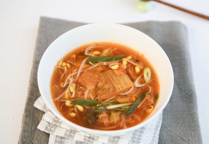 김치콩나물국