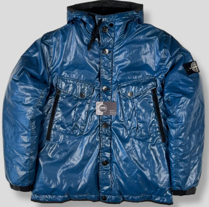 스톤 아일랜드는 1988년 아이스 재킷(Ice Jacket)을 출시하며 기술적 혁신을 한 단계 더 높였습니다.