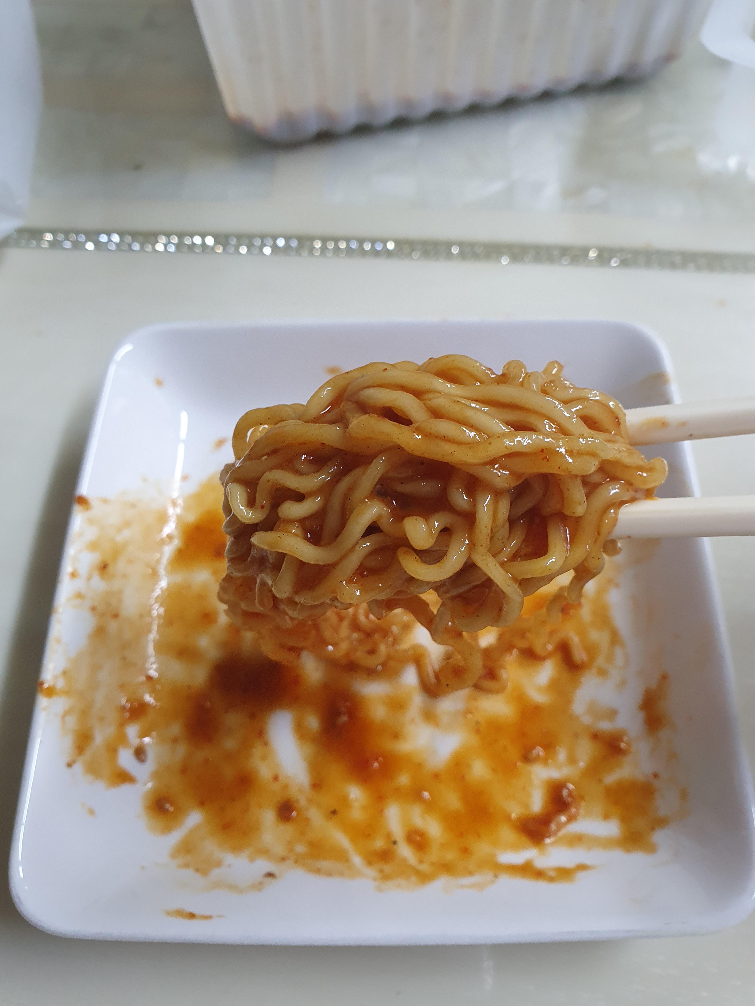 마지막에 사리를 양념에 비벼서 먹어줘야 존맛!