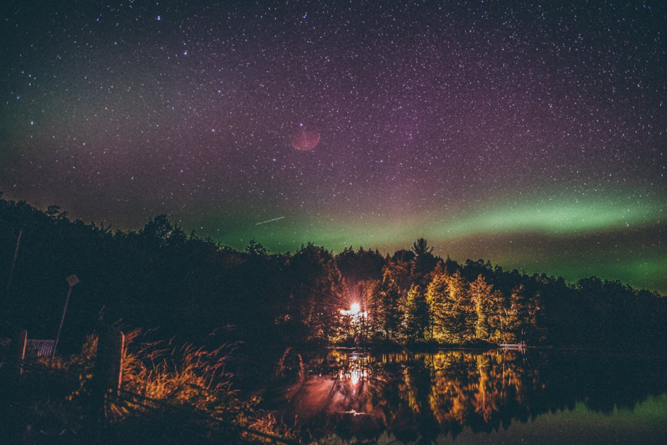하늘에서 춤추는 빛, 그 곁에 사는 사람들