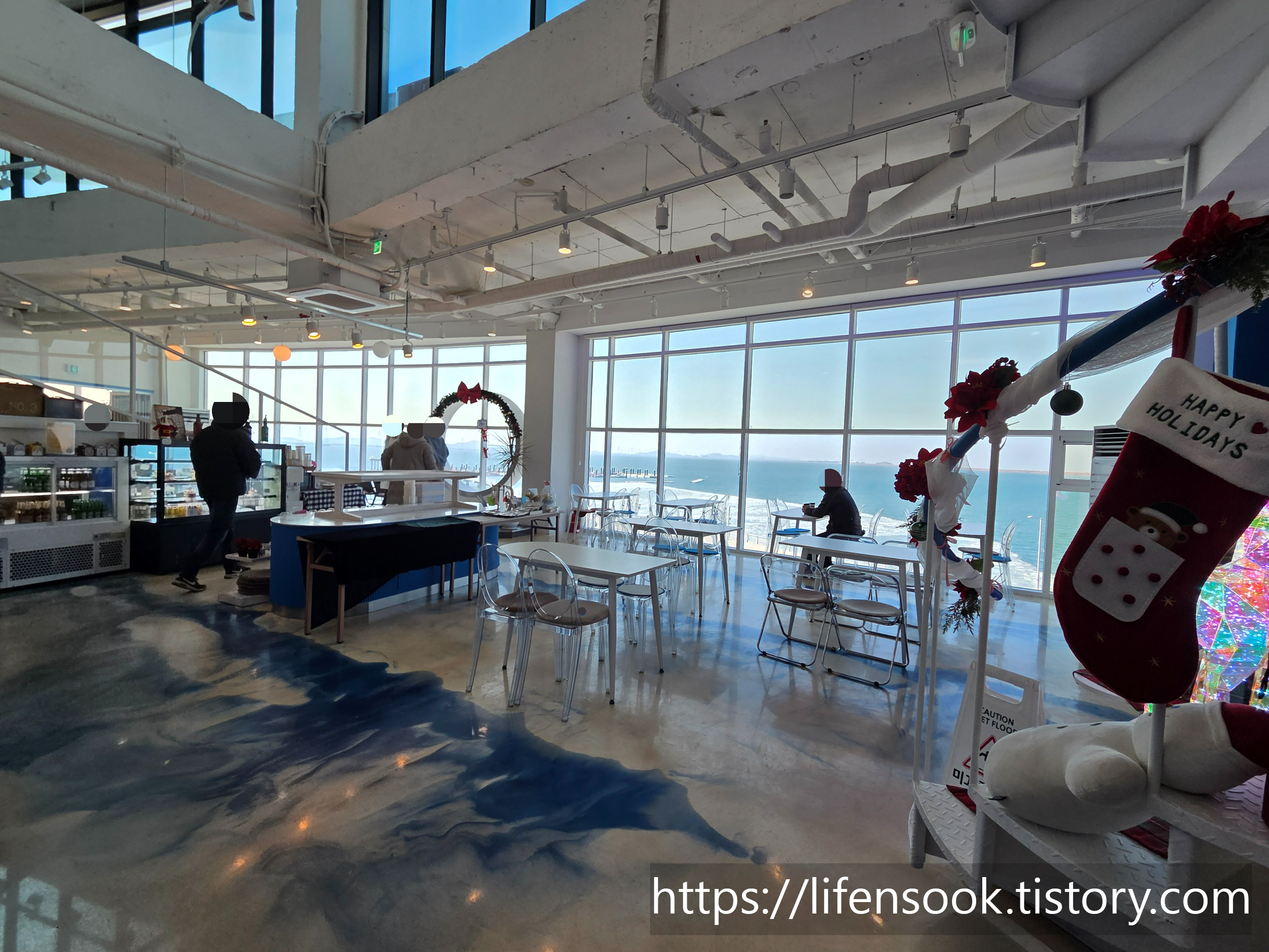 블루트렁크 오이도 거북섬점 내부 1