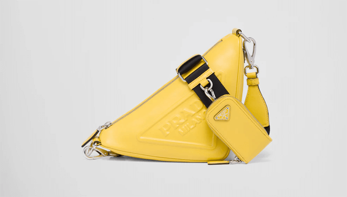 프라다 트라이앵글 숄더백