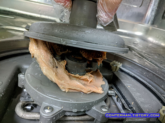 식기세척기 기름 덩어리 때