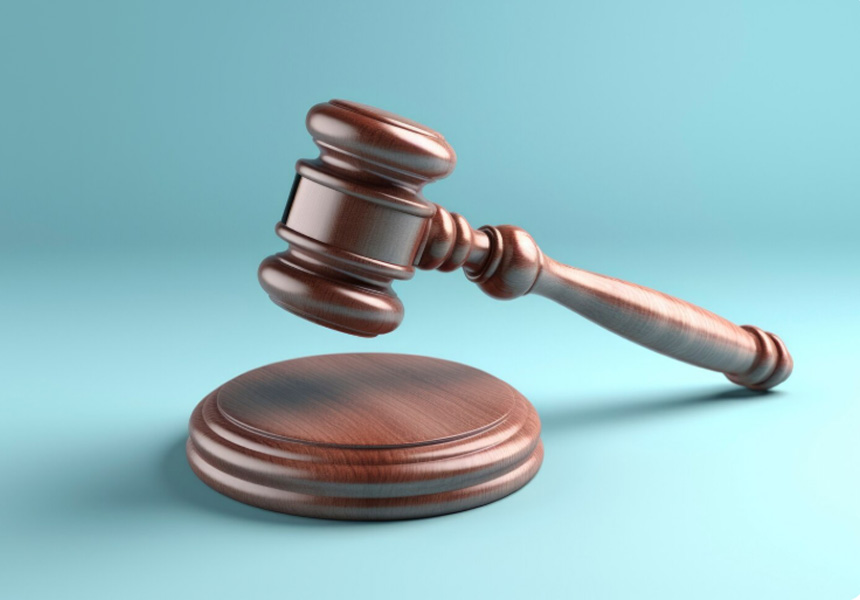 노란봉투법의 의미와 논란을 상징하는 법정과 노란색 봉투 이미지