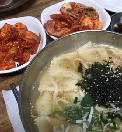 생방송투데이 막 퍼주는 집 얼만데요? 서울 광진구 중곡역 5000원 칼국수 맛집 이상홍두깨손칼국수