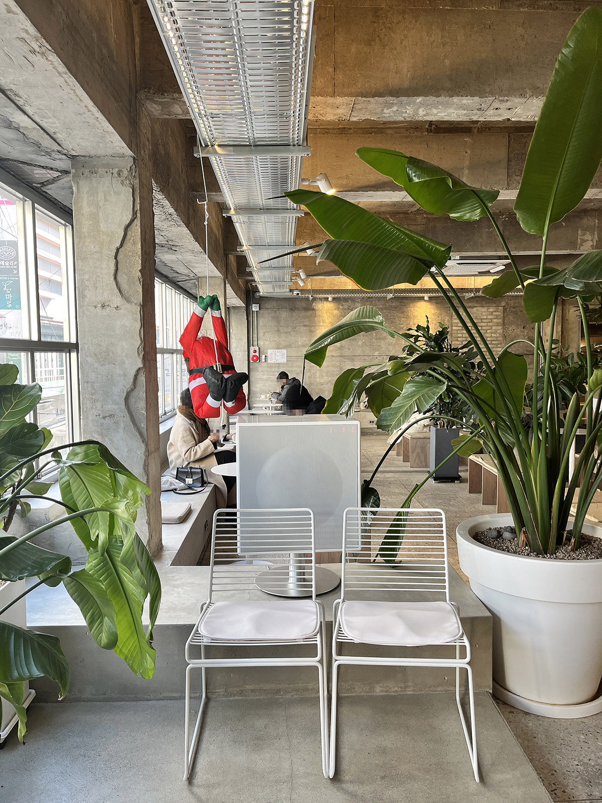 부산 남포동 카페 신창동커피 내부.