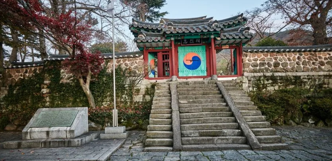 남해 충렬사 전경